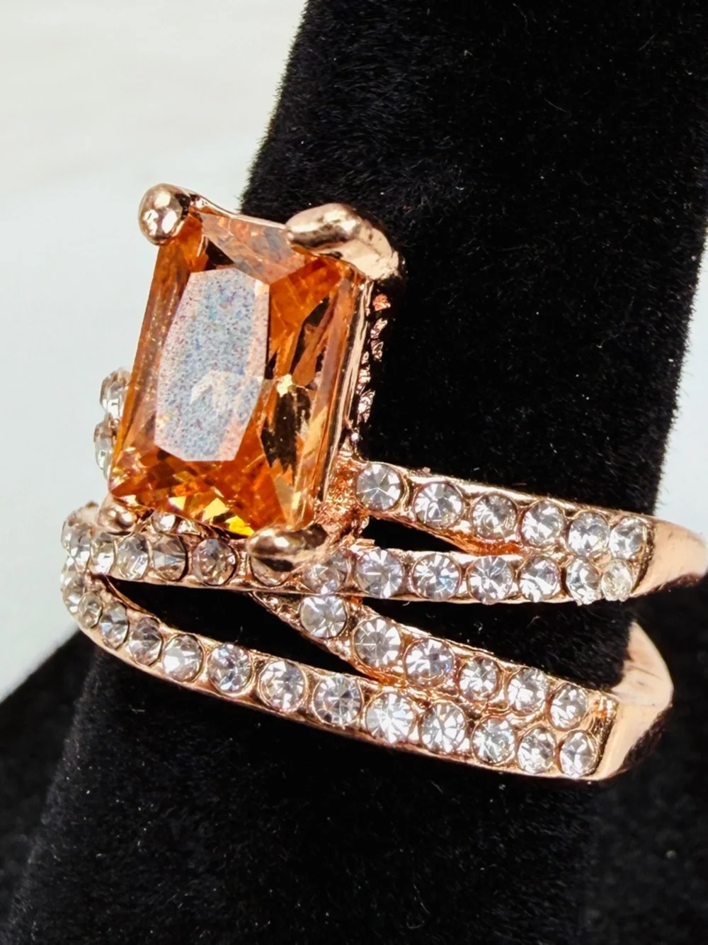 Beautiful rose gold clear and Amber tone bling crisscross size 5 statement ring